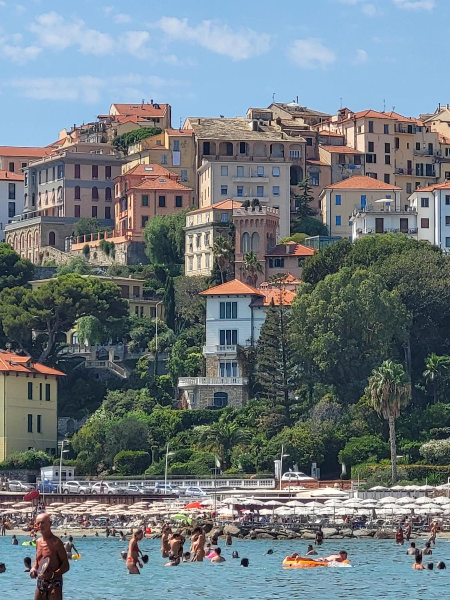 Ferienwohnung The Shell - New Interior Look But Same Old Charme 200Mt From The Sea With Garden And Parking Nearby Imperia Exterior foto