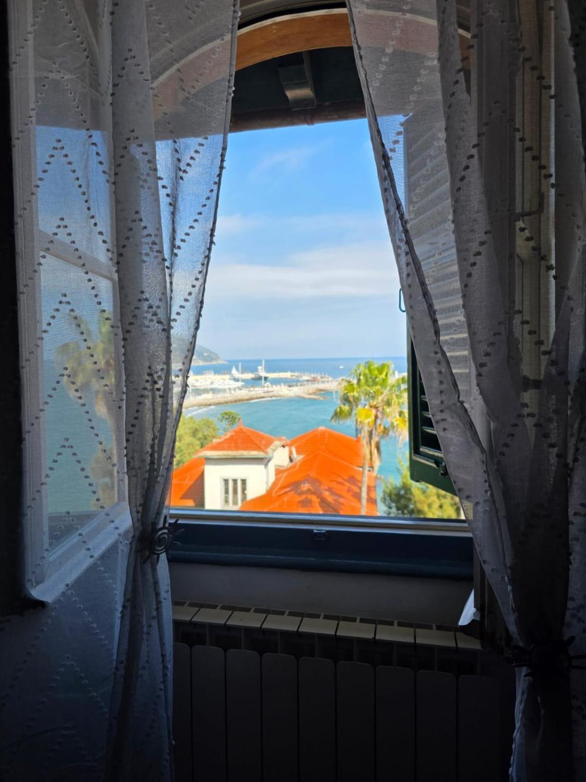 Ferienwohnung The Shell - New Interior Look But Same Old Charme 200Mt From The Sea With Garden And Parking Nearby Imperia Exterior foto